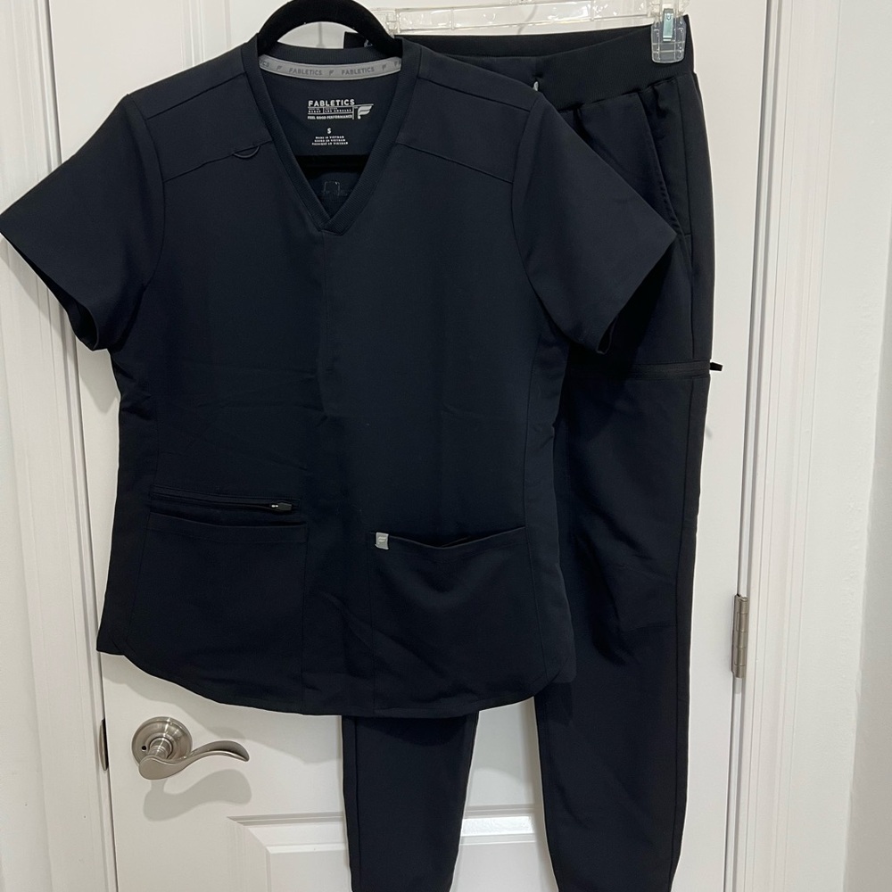 Black Women's Fabletics Scrub Set New